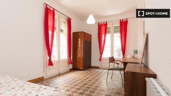 Habitación en el apartamento de 6 dormitorios en Barri Gòtic. - BARCELONA