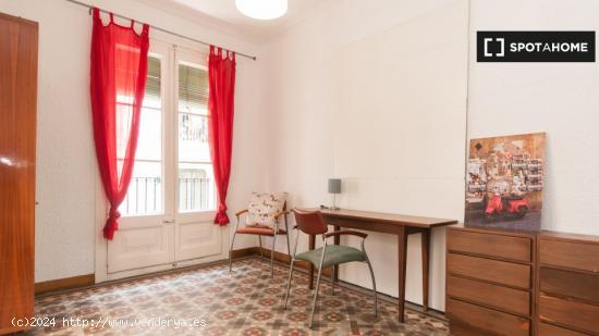 Habitación en el apartamento de 6 dormitorios en Barri Gòtic. - BARCELONA