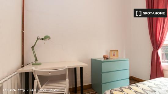 Habitación en el apartamento de 6 dormitorios en Barri Gòtic. - BARCELONA