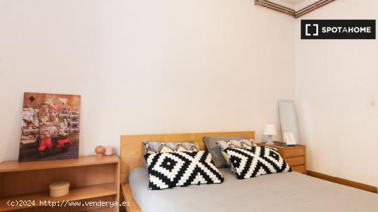 Habitación en el apartamento de 6 dormitorios en Barri Gòtic. - BARCELONA