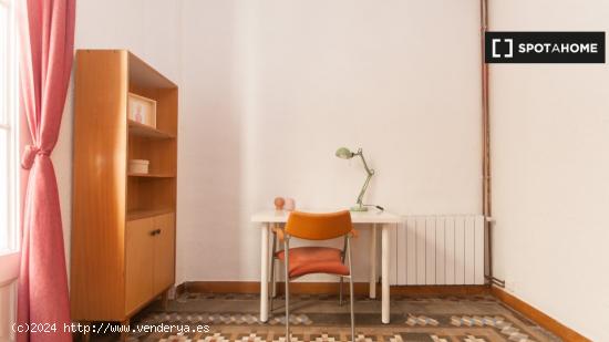 Habitación en el apartamento de 6 dormitorios en Barri Gòtic. - BARCELONA