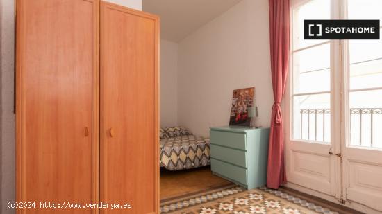 Habitación en el apartamento de 6 dormitorios en Barri Gòtic. - BARCELONA