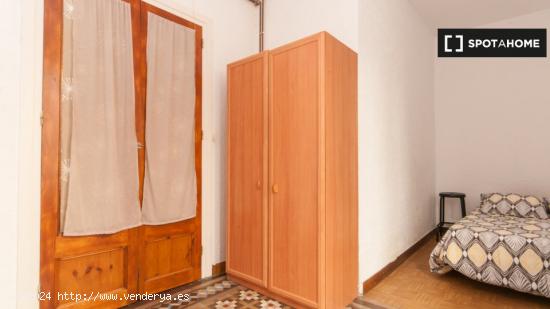 Habitación en el apartamento de 6 dormitorios en Barri Gòtic. - BARCELONA