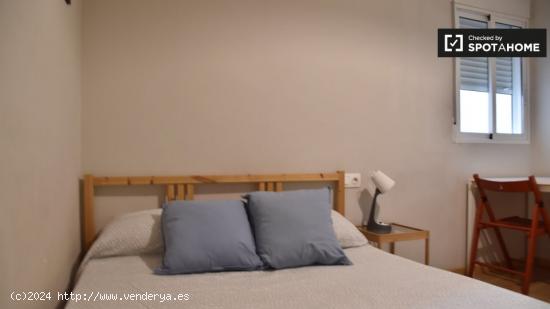 Habitación en apartamento de 6 dormitorios en Ciutat Vella. - VALENCIA