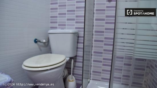 Habitación en apartamento de 6 dormitorios en Ciutat Vella. - VALENCIA