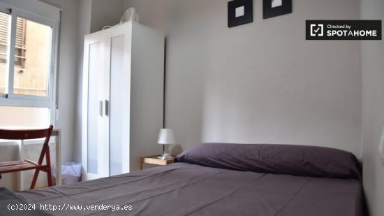 Habitación en apartamento de 6 dormitorios en Ciutat Vella. - VALENCIA