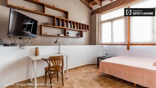 Habitación de moda en alquiler en apartamento de 4 dormitorios en Extramurs - VALENCIA