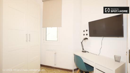 Acogedora habitación con cama individual en alquiler en Eixample - BARCELONA