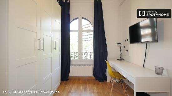 Habitación soleada con cama doble en alquiler en el Eixample - BARCELONA