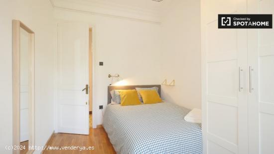 Habitación soleada con cama doble en alquiler en el Eixample - BARCELONA