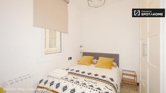 Cómoda habitación con cama doble en alquiler en el Eixample. - BARCELONA