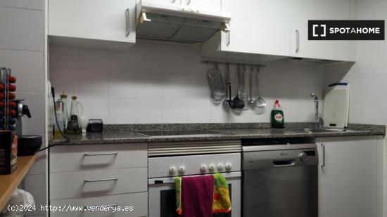 Habitación en piso compartido en barcelona. - BARCELONA