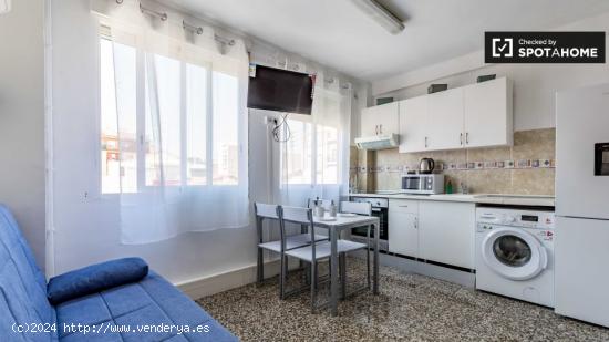 Bonito apartamento de 2 dormitorios en alquiler en Poblats Marítims - VALENCIA