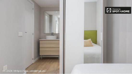 Se alquila habitación en piso de 5 dormitorios en Getafe, Madrid - MADRID