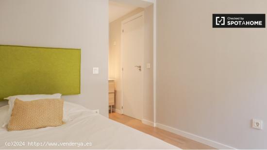 Se alquila habitación en piso de 5 dormitorios en Getafe, Madrid - MADRID