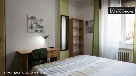 Habitación soleada para alquilar en apartamento de 5 dormitorios en Alcalá De Henares - MADRID