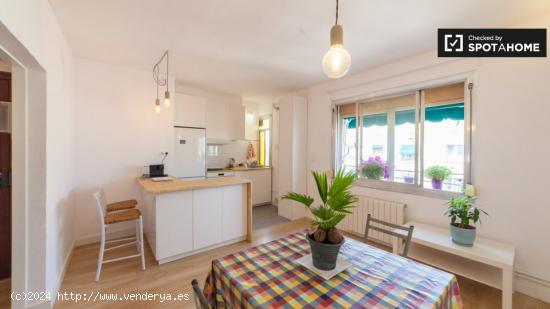 Excelente habitación en alquiler en apartamento de 4 dormitorios en Sant Martí. - BARCELONA