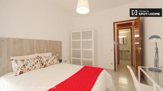 Elegante habitación en alquiler en el apartamento de 5 dormitorios en Barri Gòtic - BARCELONA