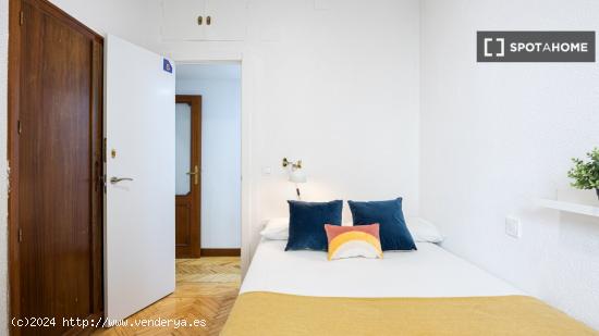 Habitación ordenada en el apartamento de 6 dormitorios en Retiro - MADRID