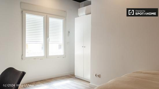 Habitación luminosa en alquiler en apartamento de 5 dormitorios en Poblats Marítims - VALENCIA