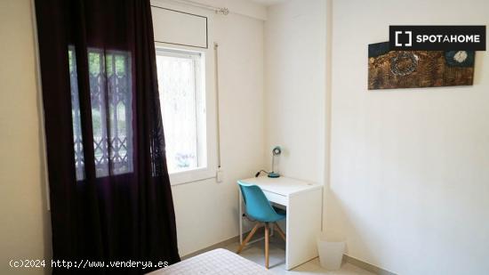 Acogedora habitación con cama doble en alquiler en Eixample - BARCELONA