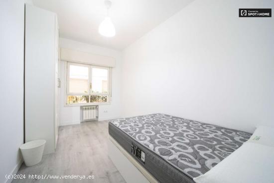  Encantadora habitación con cama matrimonial en alquiler en Chamberí. - MADRID 