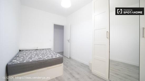 Encantadora habitación con cama matrimonial en alquiler en Chamberí. - MADRID