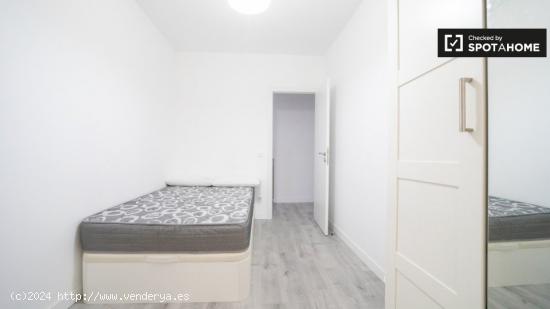 Encantadora habitación con cama matrimonial en alquiler en Chamberí. - MADRID