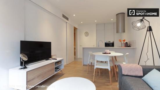 Hermoso apartamento de 1 dormitorio con balcón y aire acondicionado en alquiler en el centro de Gr