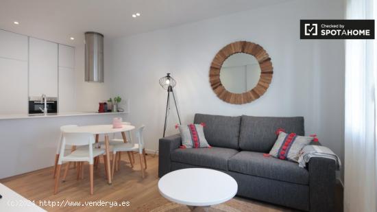 Elegante apartamento de 1 dormitorio con balcón y aire acondicionado en alquiler en el centro de Gr