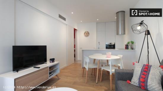 Elegante apartamento de 1 dormitorio con balcón y aire acondicionado en alquiler en el centro de Gr