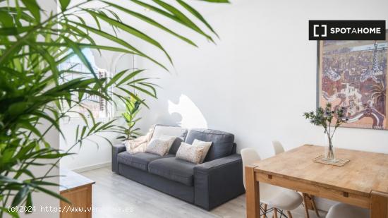 Apartamento de 2 dormitorios con balcón en alquiler en Esquerra Eixample - BARCELONA