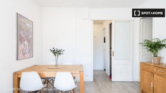 Apartamento de 2 dormitorios con balcón en alquiler en Esquerra Eixample - BARCELONA