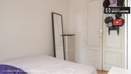 Habitaciones en apartamento de 5 dormitorios en Malasaña, Madrid - MADRID