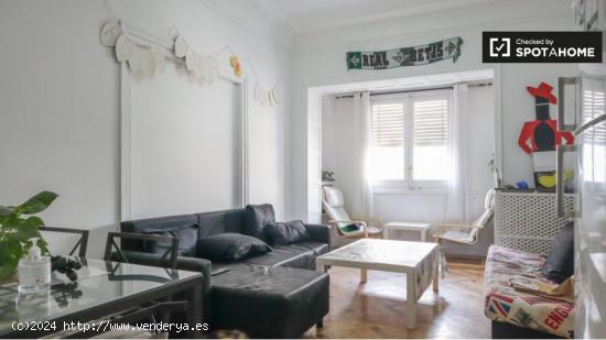 Habitaciones en apartamento de 5 dormitorios en Malasaña, Madrid - MADRID