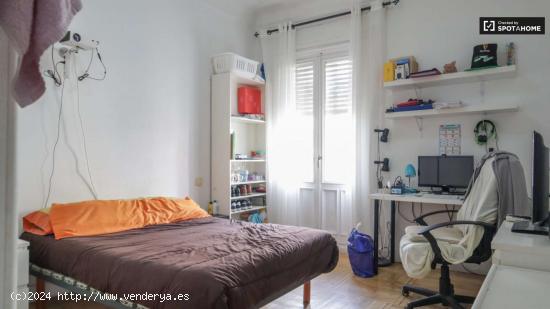  Habitaciones en apartamento de 5 dormitorios en Malasaña, Madrid - MADRID 