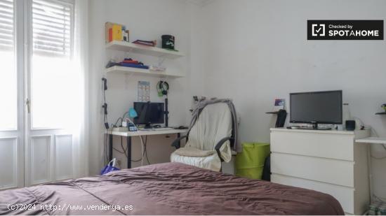 Habitaciones en apartamento de 5 dormitorios en Malasaña, Madrid - MADRID