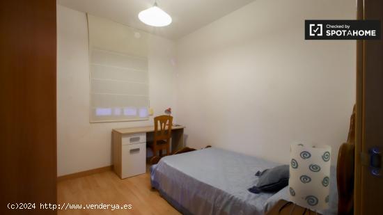 Acogedora habitación en alquiler en apartamento de 3 dormitorios en Camins al Grau - VALENCIA