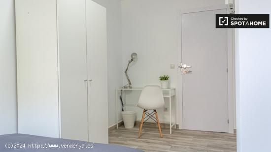 Habitación en piso de 5 dormitorios en Algirós, Valencia. - VALENCIA