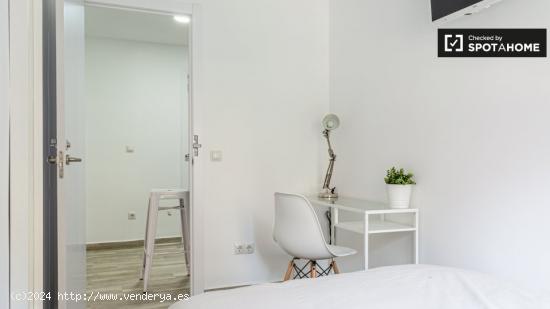 Habitación en piso de 5 dormitorios en Algirós, Valencia. - VALENCIA