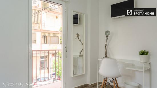 Habitación en piso de 5 dormitorios en Algirós, Valencia. - VALENCIA