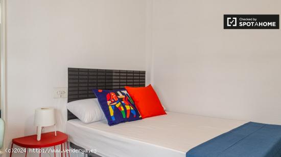 Elegante habitación en alquiler en apartamento de 5 dormitorios en El Pla del Real - VALENCIA