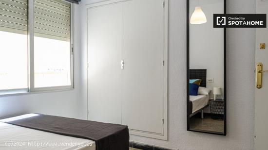 Moderna habitación en alquiler en apartamento de 5 dormitorios en El Pla del Real - VALENCIA