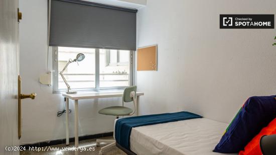 Acogedora habitación en alquiler en apartamento de 5 dormitorios en El Pla del Real - VALENCIA