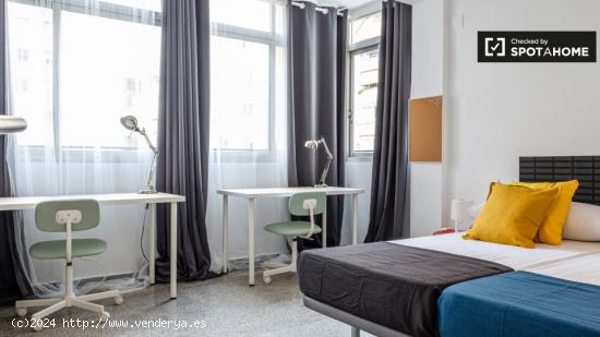 Elegante habitación en alquiler en apartamento de 5 dormitorios en El Pla del Real - VALENCIA