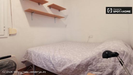 Acogedora habitación en alquiler en apartamento de 4 dormitorios en Sant Martí. - BARCELONA