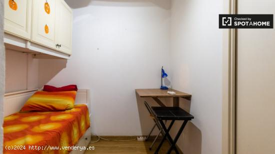 Habitación amueblada en apartamento de 4 dormitorios en L'Esquerra de l'Eixample. - BARCELONA