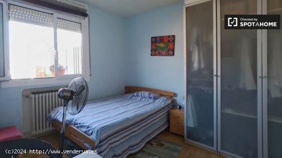 Cool room en alquiler en apartamento de 4 dormitorios en Les Corts - BARCELONA