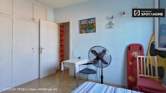 Cool room en alquiler en apartamento de 4 dormitorios en Les Corts - BARCELONA