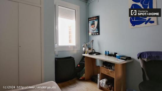 Acogedora habitación en alquiler en un apartamento de 4 dormitorios en Les Corts - BARCELONA